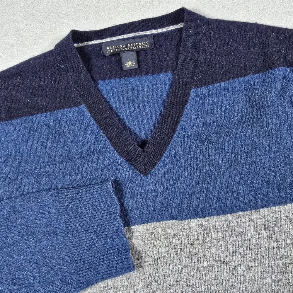 Banana Republic Mens Large Blue V-Neck Sweater Luxury Cashmere Blend Striped